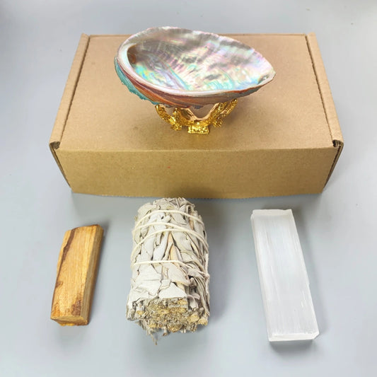 Image de kit de purification maison — sélénite 6,5 cm + sauge blanche 5 cm + bois sacré + coquille d’ormeau + support doré - kit fumigation
