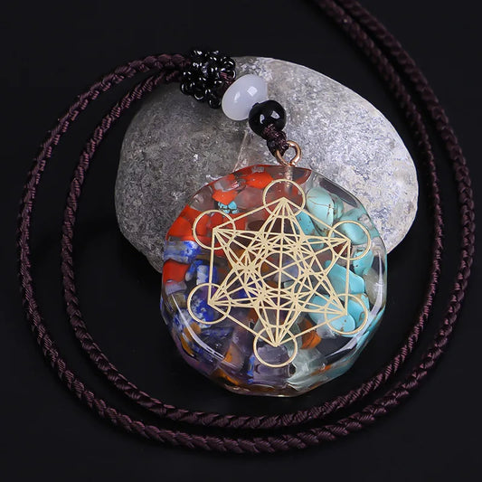 Image de collier orgonite 7 chakras reiki | pendentif de guérison énergétique et protection contre les ondes électromagnétiques - amulette protection chakras